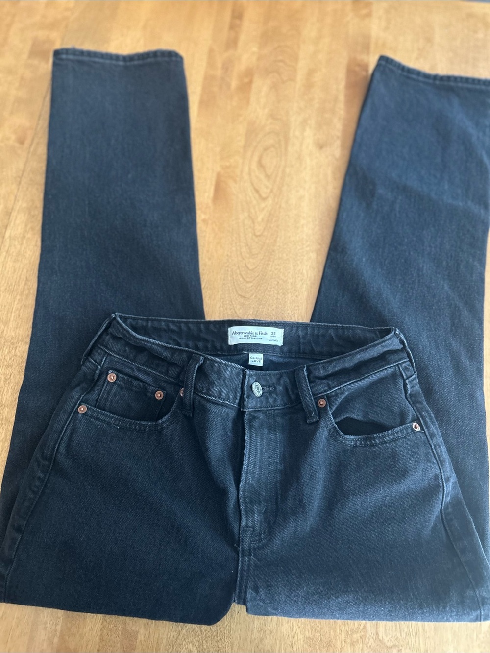 Abercrombie & Fitch Mid Rise 90’s Straight Women’s 25 Short “Curve Love” Jeans